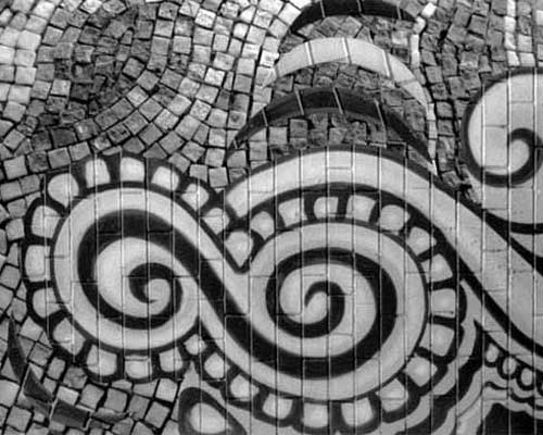 'S' swirll, graffiti on mosaic, New York City 2005