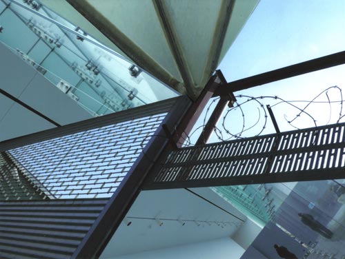 Brooklyn fence with razor wire 2008